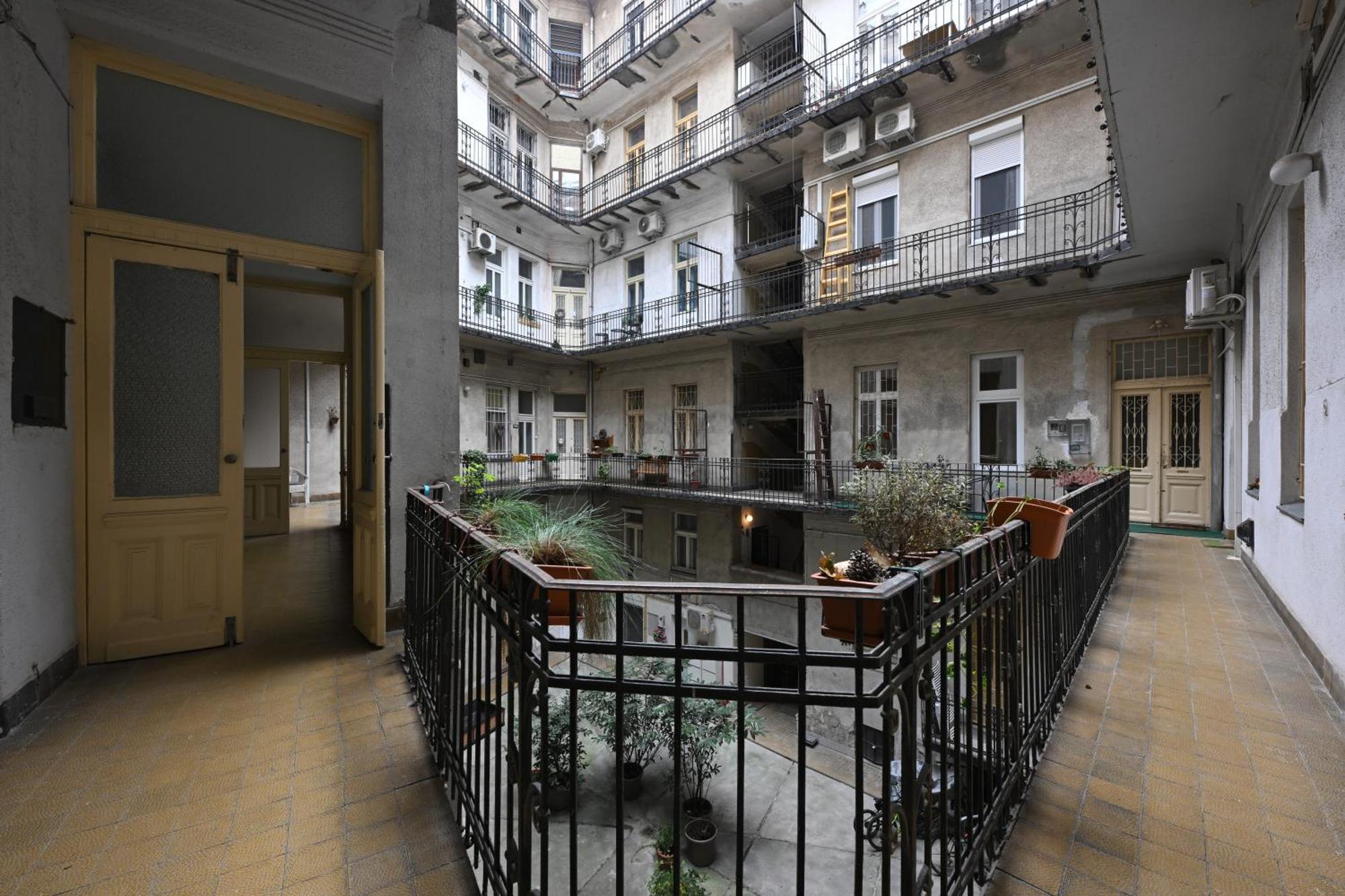 A Quiet Place In The Heart Of The City Budapest Extérieur photo