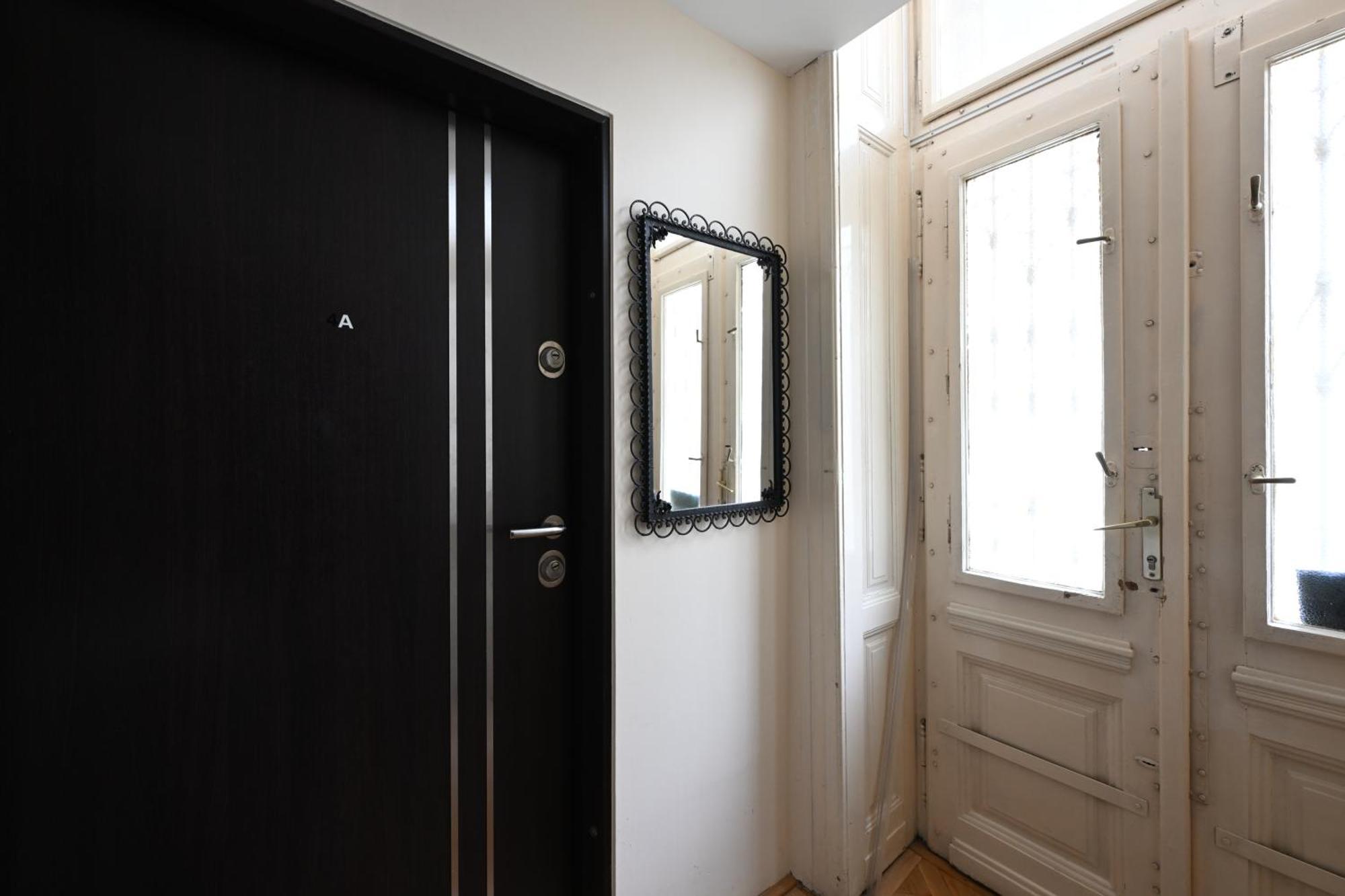 A Quiet Place In The Heart Of The City Budapest Extérieur photo